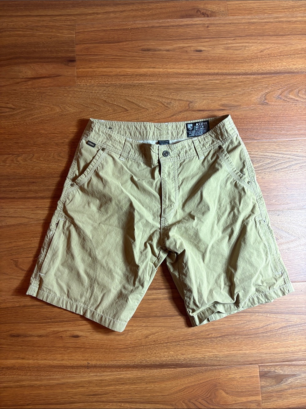 Kuhl men’s tan size 34 cargo shorts